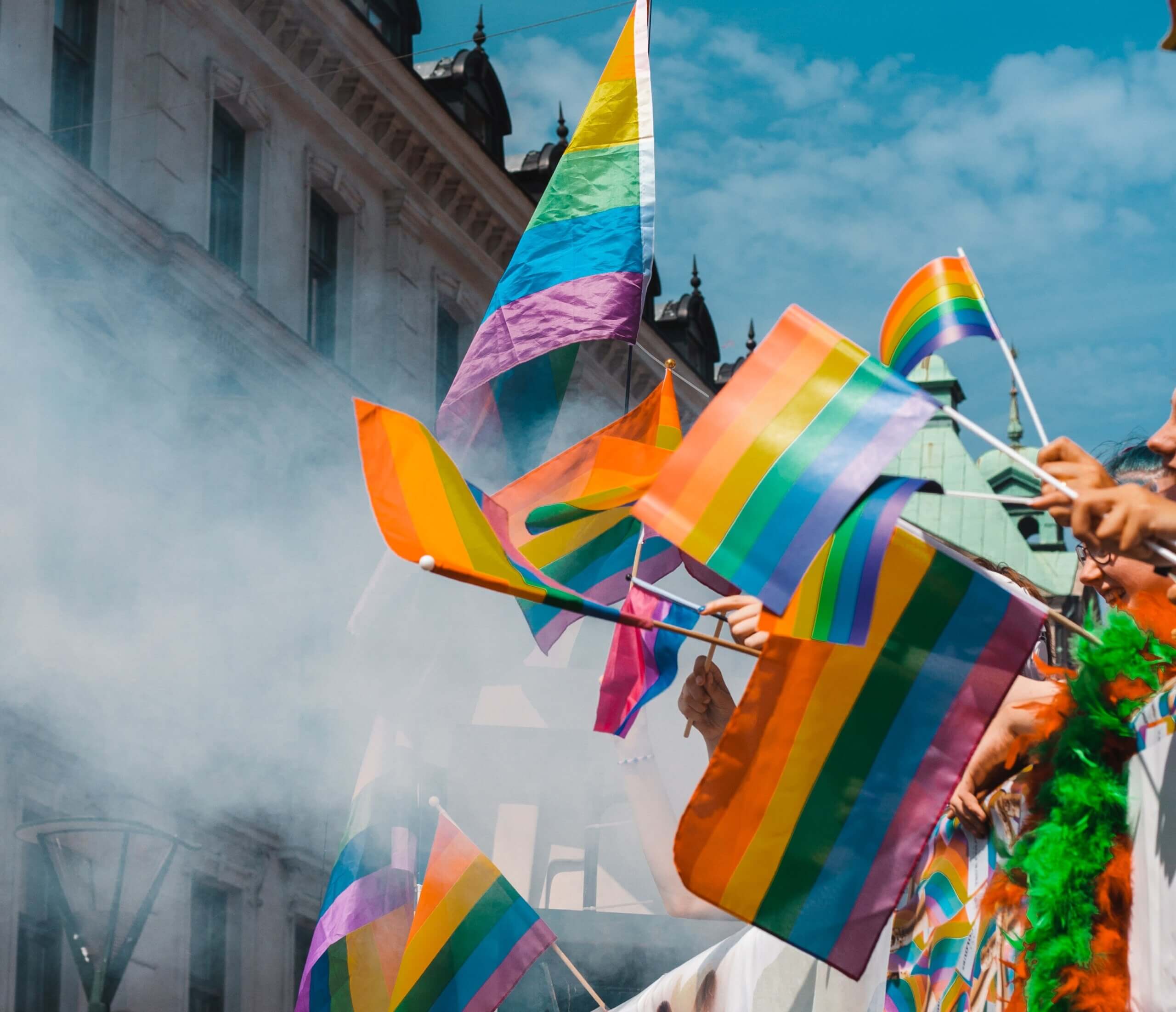 Drapeaux LGBT lors d'une Pride